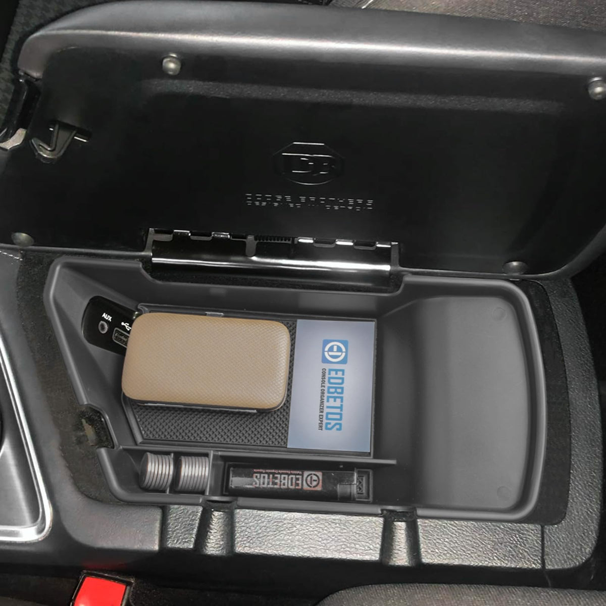EDBETOS size comparison beside a wallet showing scale and storage capacity