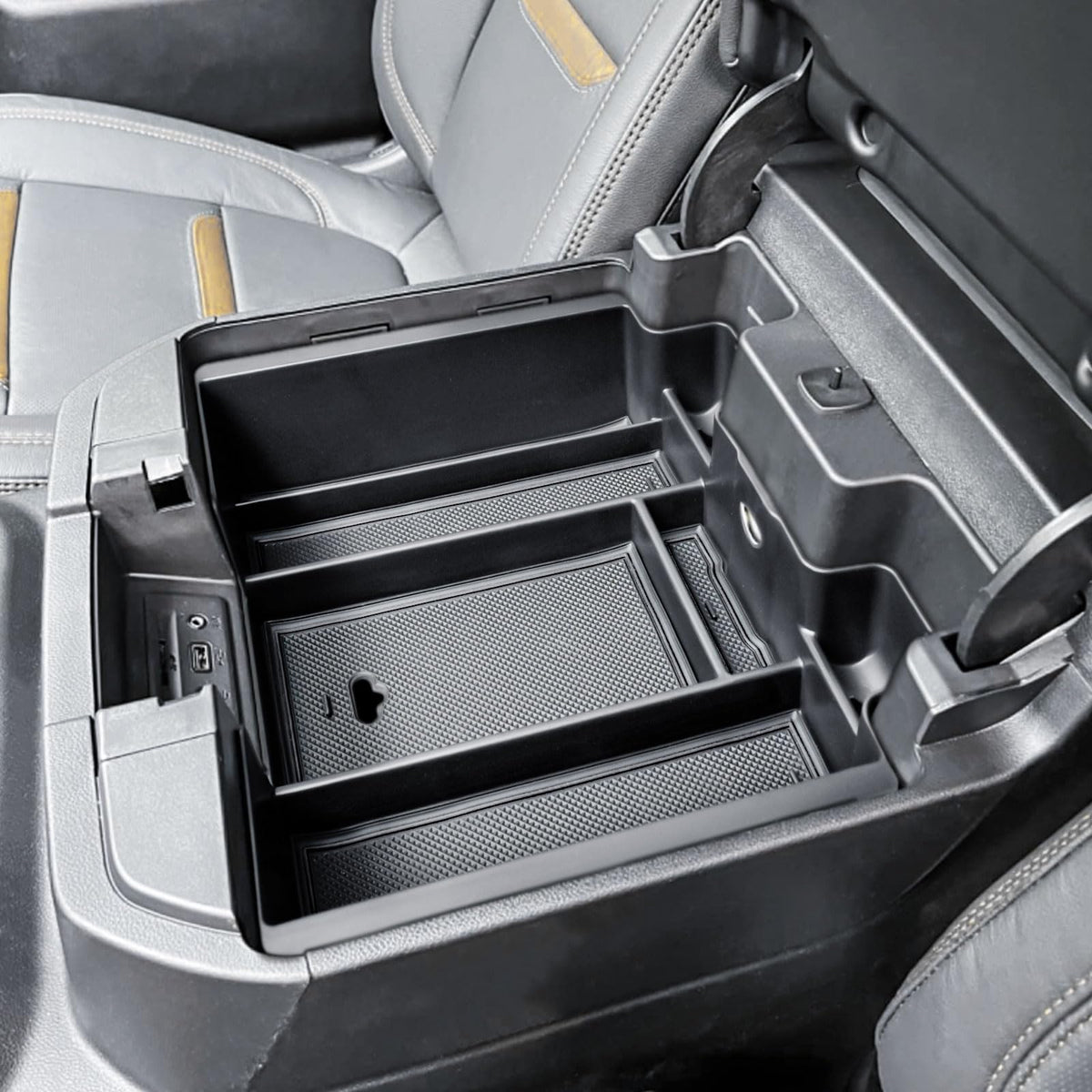 EDBETOS lifestyle shot in truck interior demonstrating tidy console and organized driving benefit
