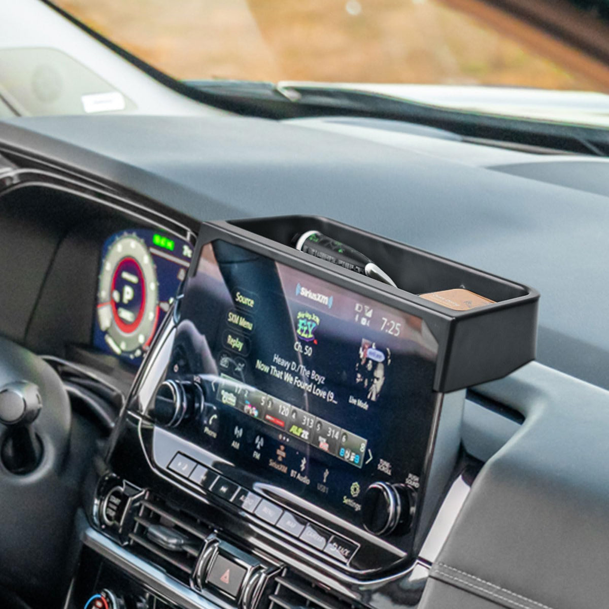 EDBETOS lifestyle shot in Pathfinder interior illustrating tidy, organized dash