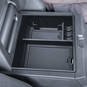 EDBETOS scale comparison with hands showing compact, easy-to-remove organizer