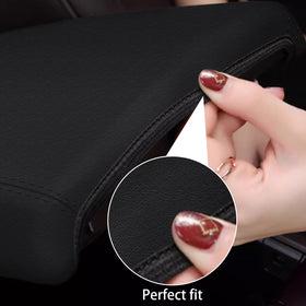 faccaibbg demo with pet paw showing scratch-resistant protection for lid