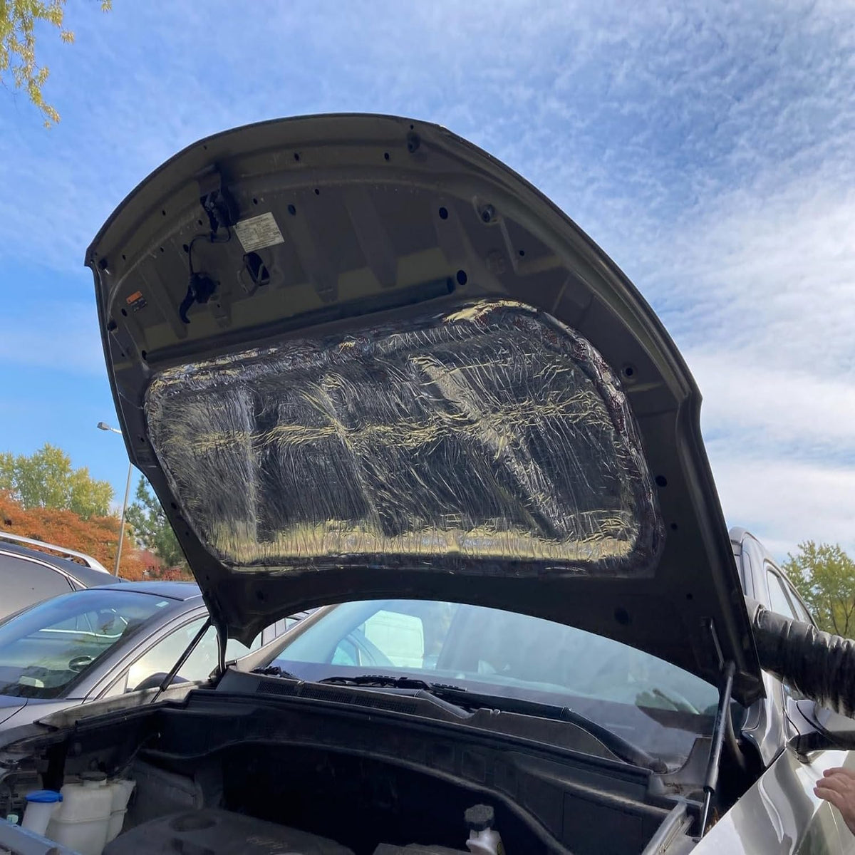 FADUOALI lining a trunk to lower noise and keep temps stable