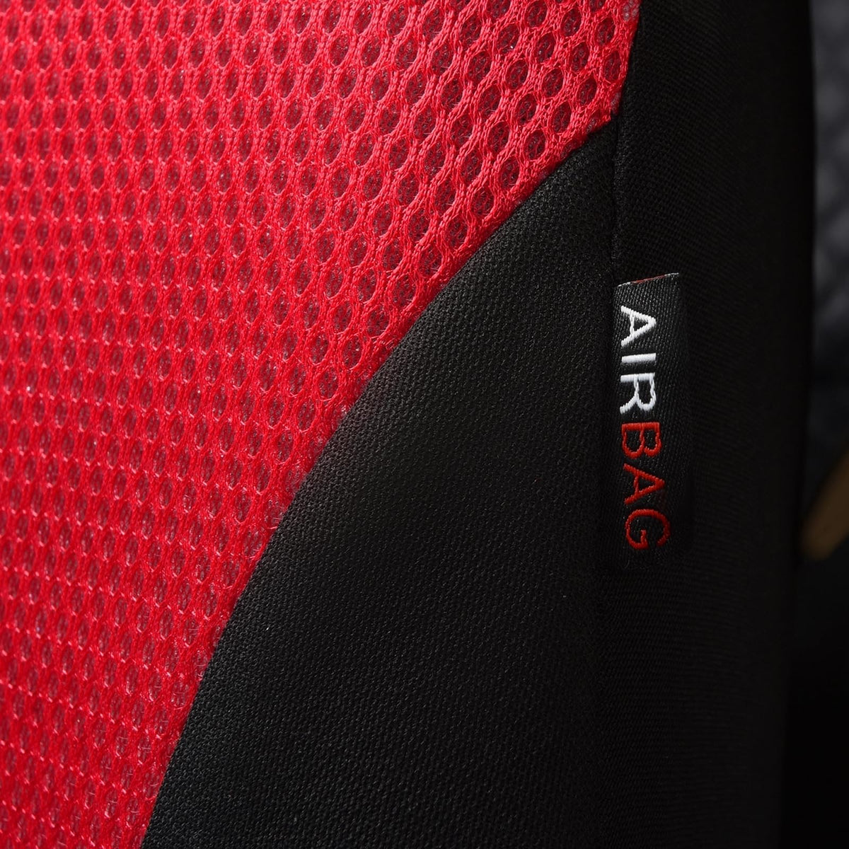 Flying Banner rear bench zipper detail enabling split 40/60, 50/50, 60/40 access