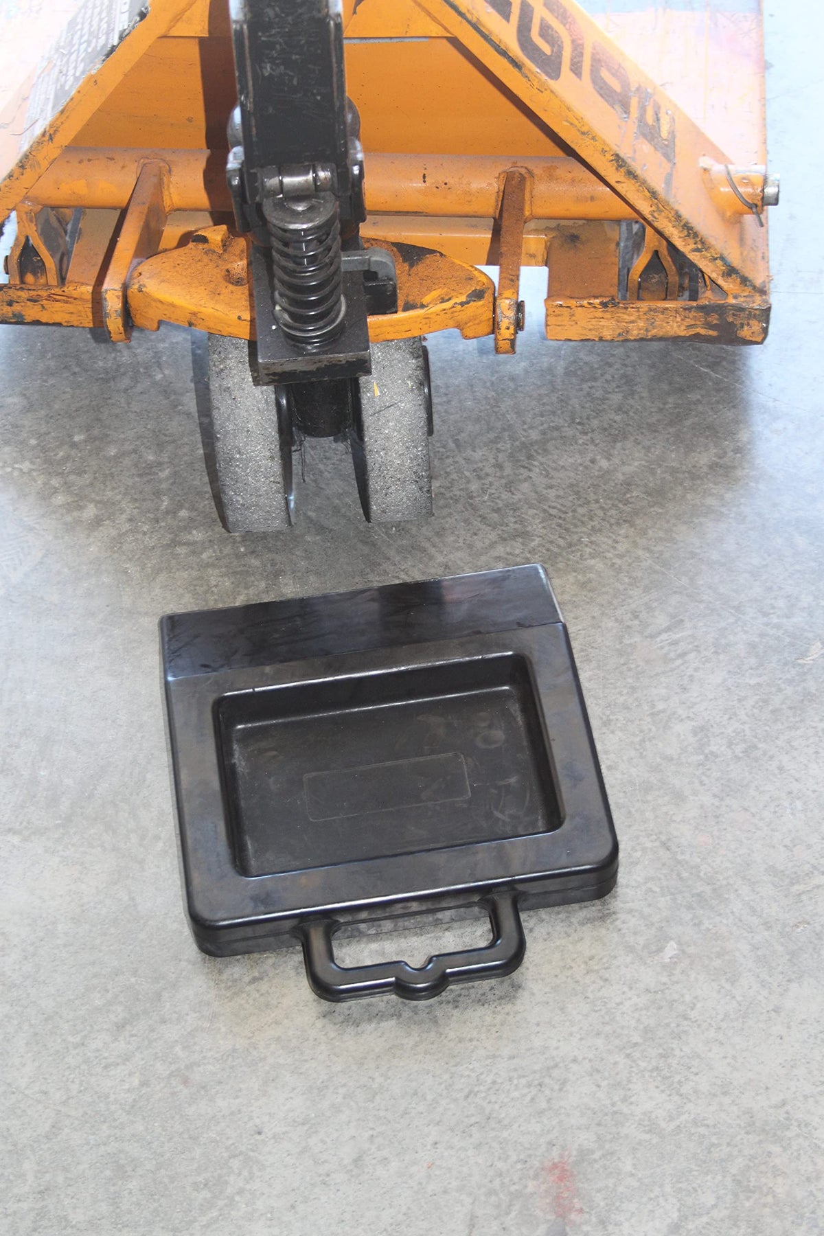 Foghorn close-up of anti-slip base highlighting traction on trailer floors