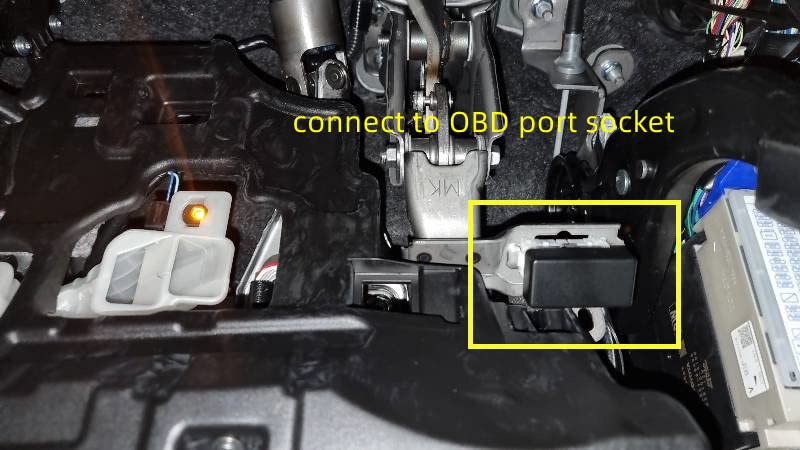 Dashboard speed indicator showing Forten Kingdom automatic door locking for safety