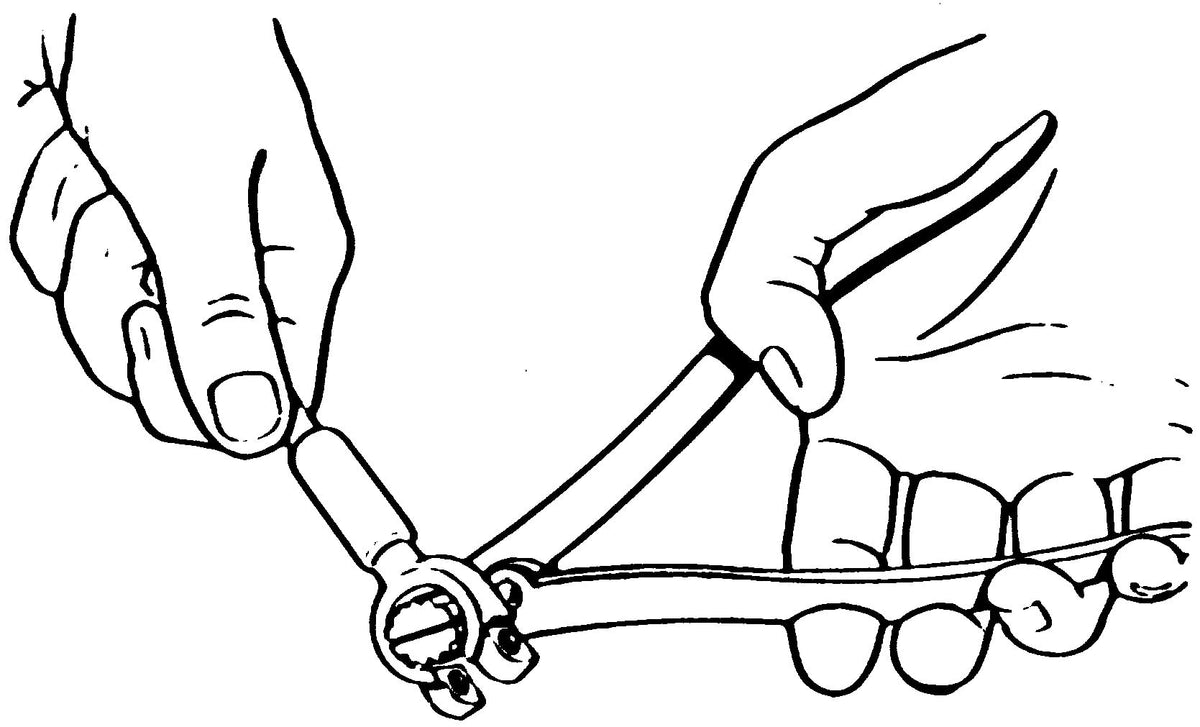 GEARWRENCH 204D close-up of jaw cleaning surfaces removing corrosion for improved contact