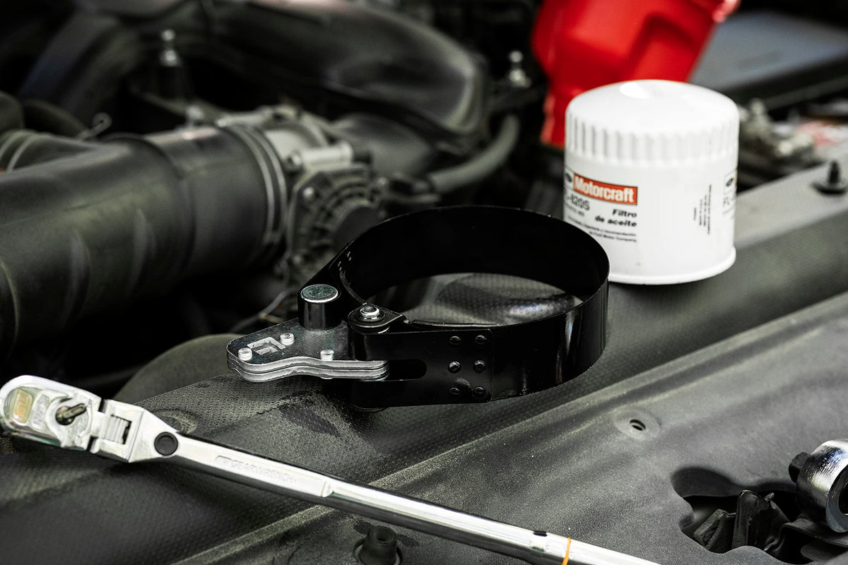 GEARWRENCH labeled diagram highlighting 1/2 inch drive and reinforced ends for durability