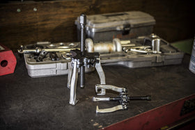 GEARWRENCH slide hammer detail highlighting robust construction and impact control