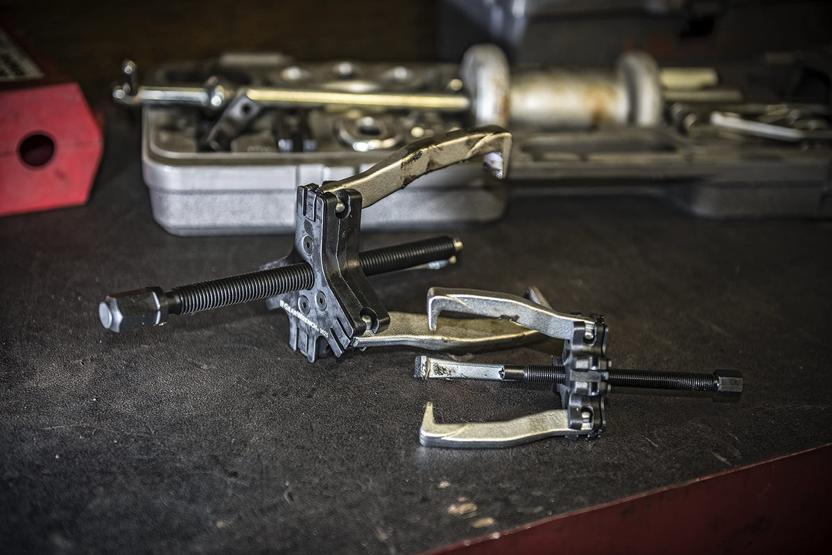 GEARWRENCH yokes and flanges laid out to show versatile attachment options benefit