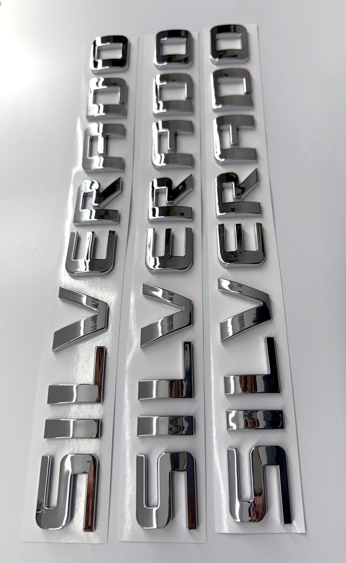 Generic badge size scale next to ruler illustrating dimensions and fit confidence