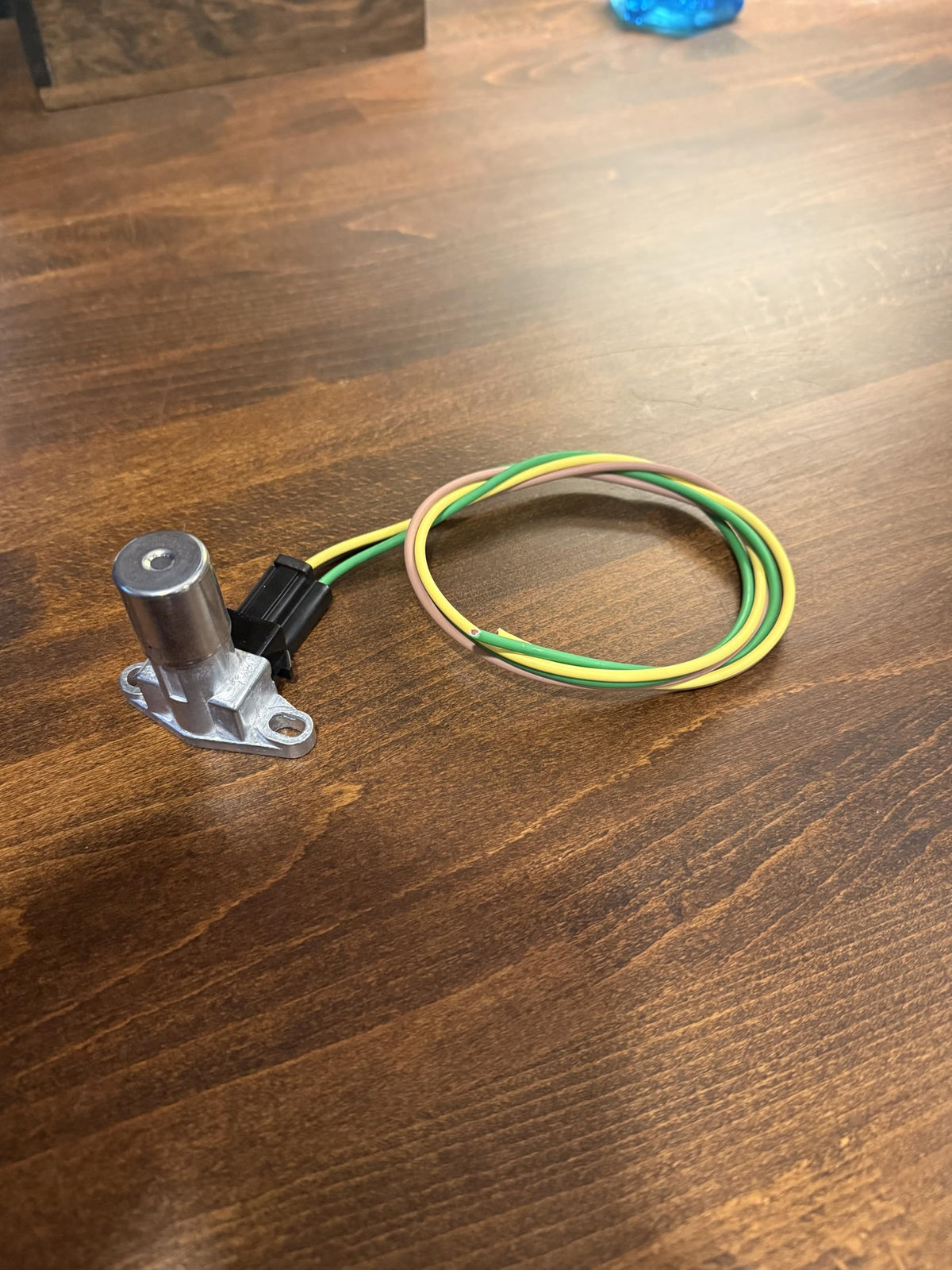 Generic brand close-up of pre-wired 3-pin connector highlighting durable terminals benefit