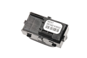 GM Genuine Parts 84672417 connector detail showing pins and latch - guarantees reliable electrical contact