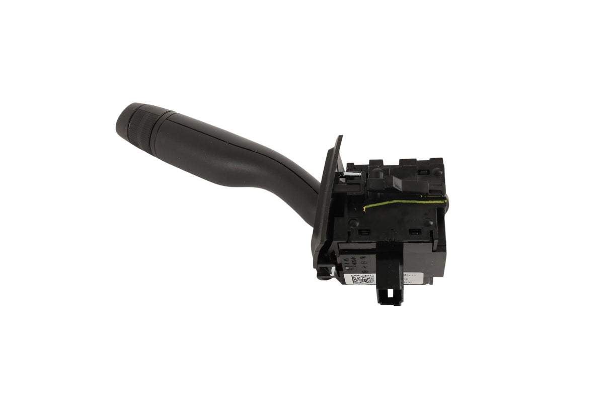 GM Genuine Parts connector close-up highlighting correct pin layout for easy installation