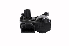 GM Genuine Parts actuator connector closeup showing secure plug fit and reliability