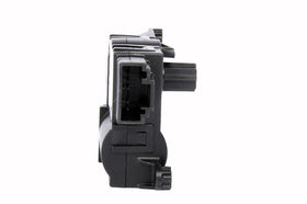 GM Genuine Parts actuator electrical connector close-up illustrating plug-fit reliability and easier installation benefit