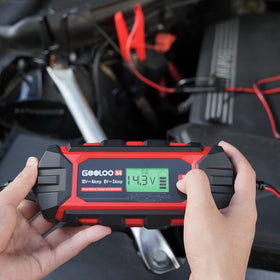 GOOLOO S4 installed on car battery delivering maintenance and charge
