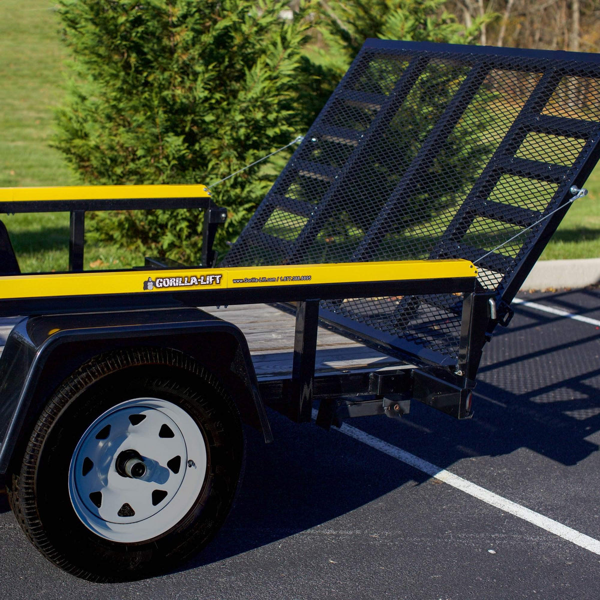 GORILLA-LIFT installed on trailer, demonstrating smoother tailgate operation and control