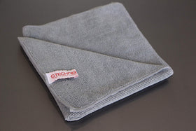 Gtechniq MF1 wiping automotive glass delivering streak-free visibility
