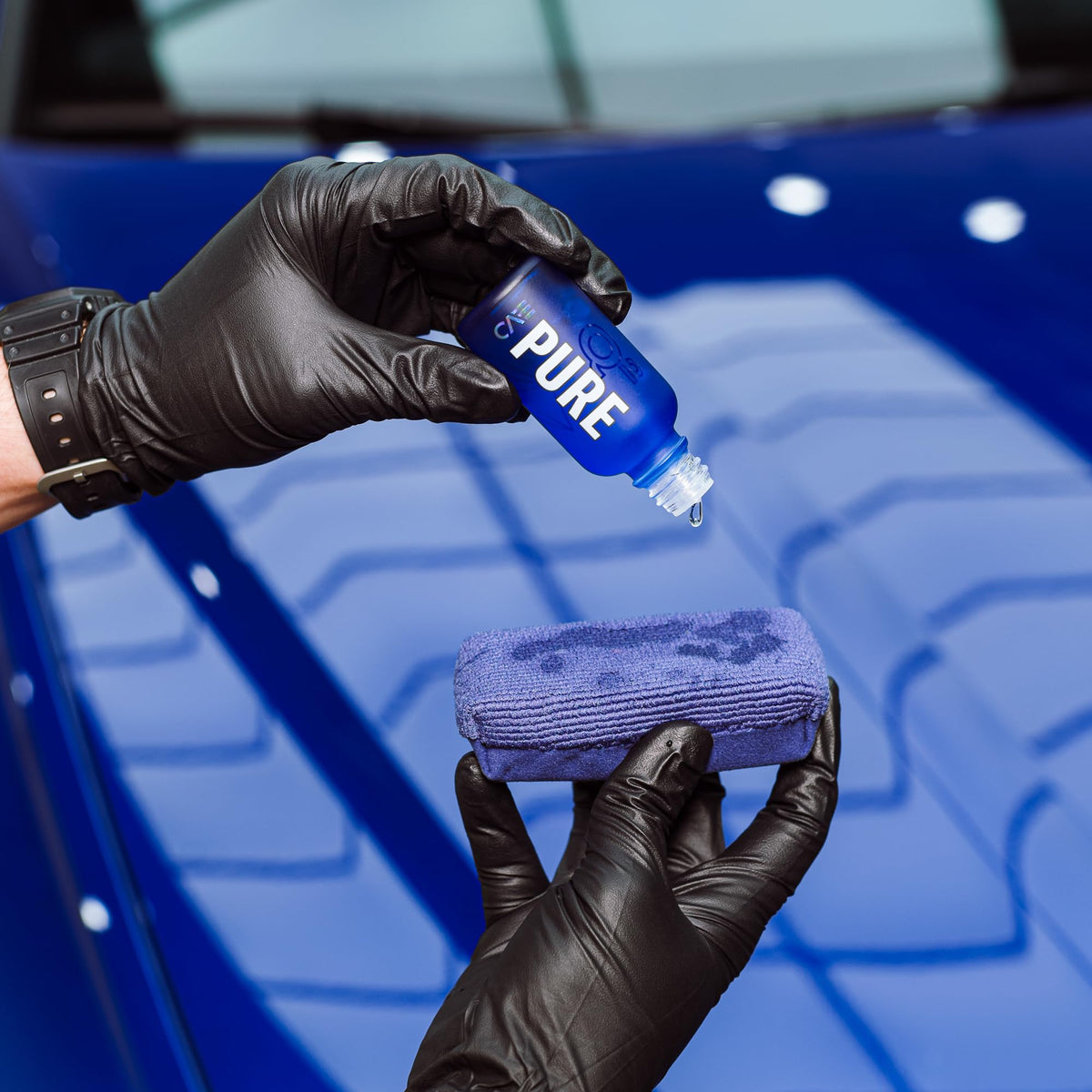 Gyeon Pure thick siO2 texture being poured, showing consistency and easier leveling