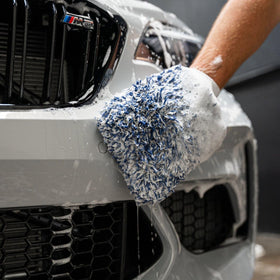 Gyeon Smoothie in hand cleaning a panel for improved control benefit