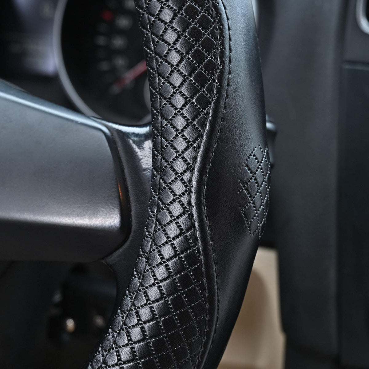 HAOKAY installed on steering wheel in car demonstrating improved grip and control