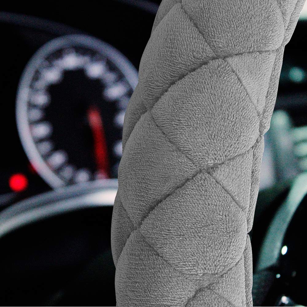 HAOKAY installed on car steering wheel demonstrating easy fit and improved grip