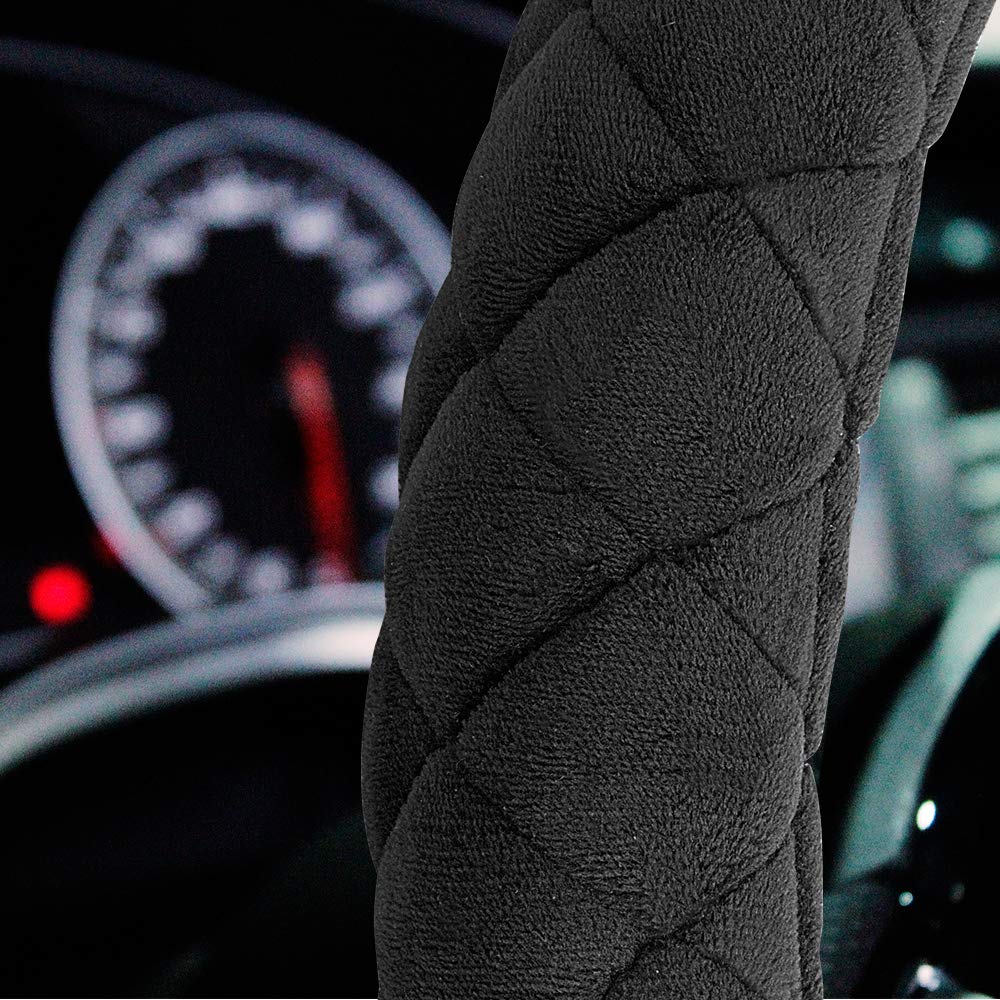 HAOKAY installed on steering wheel demonstrating improved grip benefit