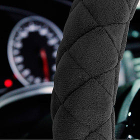 HAOKAY installed on steering wheel demonstrating improved grip benefit
