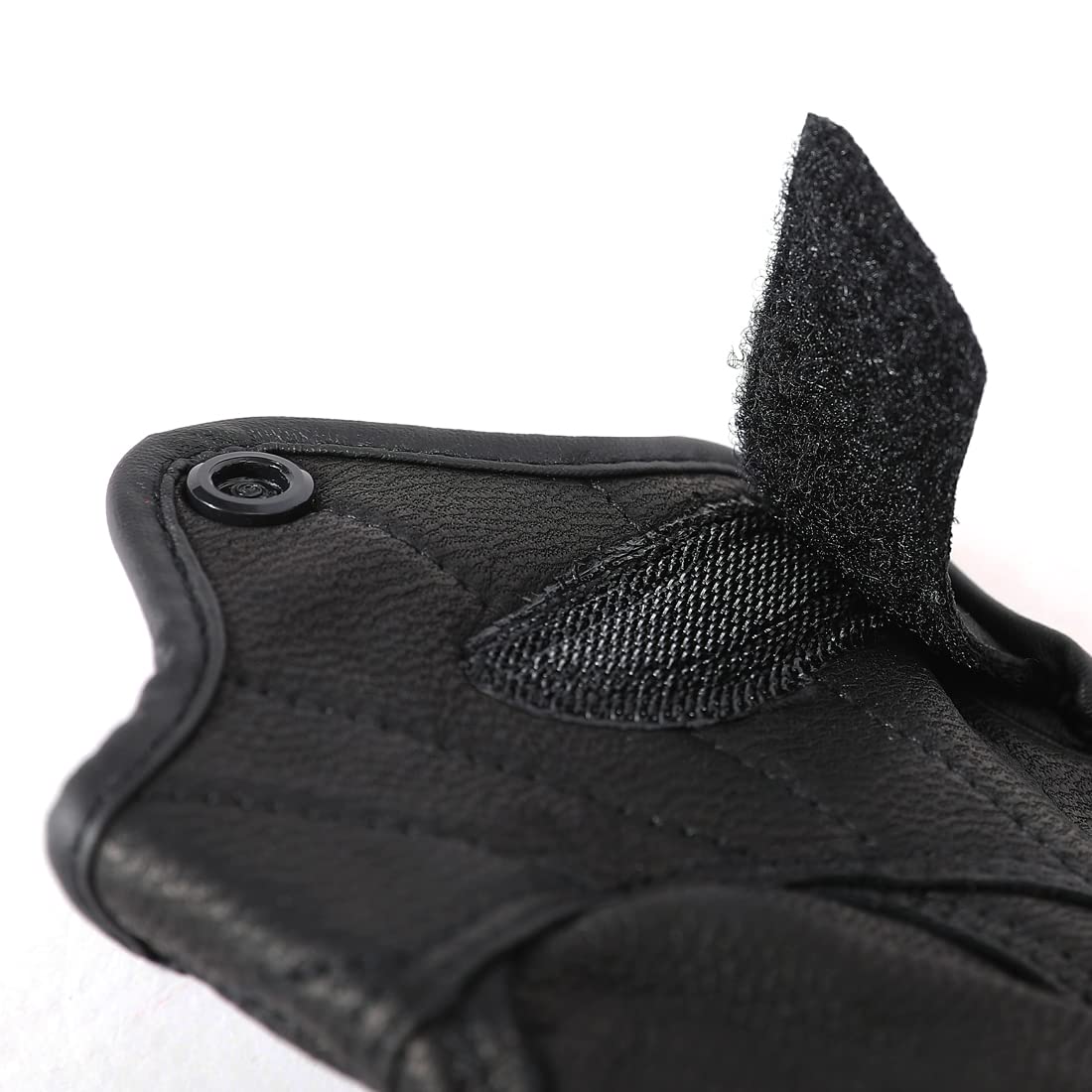 Harssidanzar GM037 in hand scale demonstrating size and grip benefit