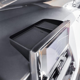 HGWEI tray being snapped into dash slot showing tool-free installation benefit