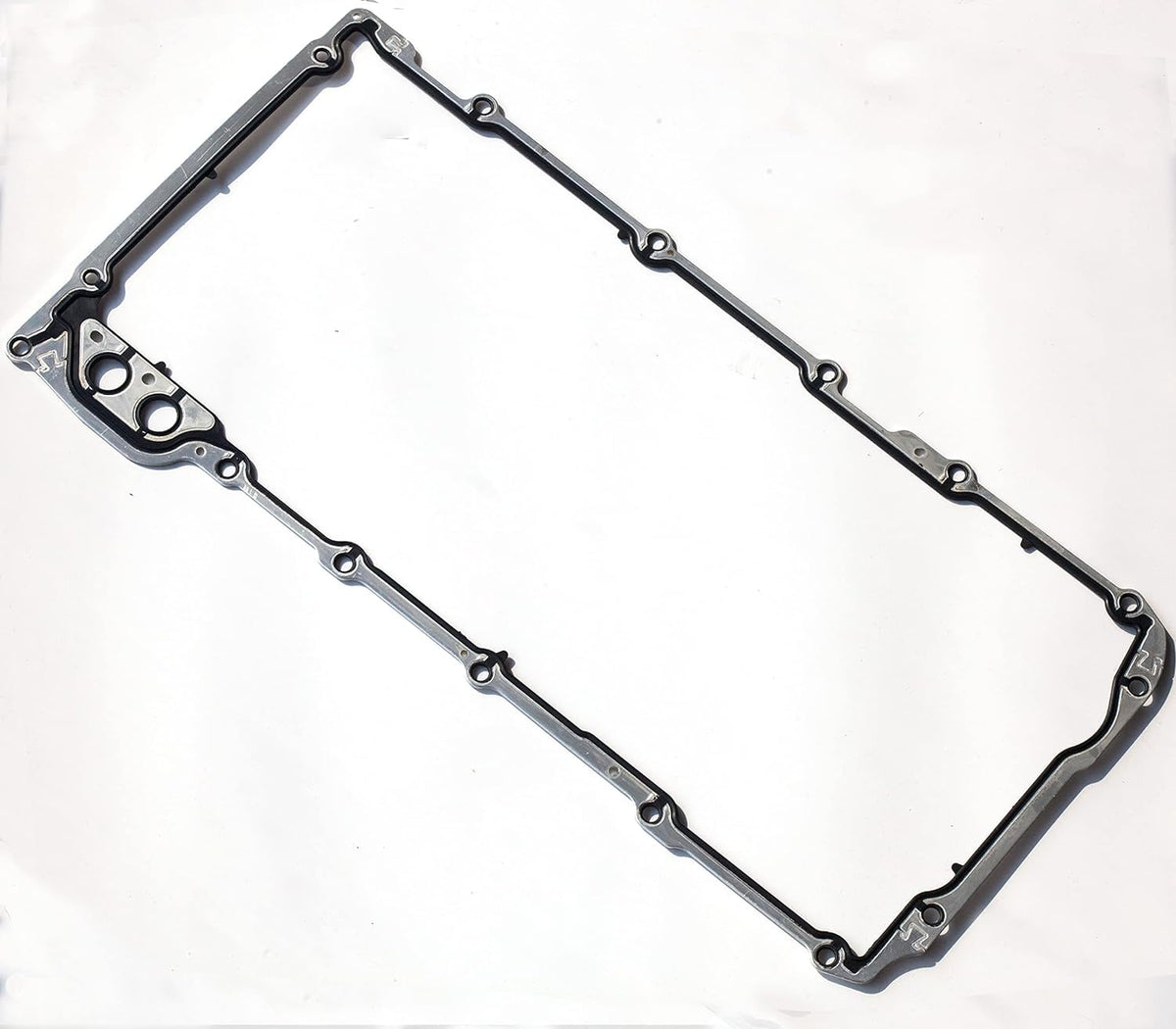 HIHIAV gasket installed on oil pan demonstrating correct fit and reduced leak risk