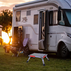 Homeon Wheels textured top platform providing secure traction for feet