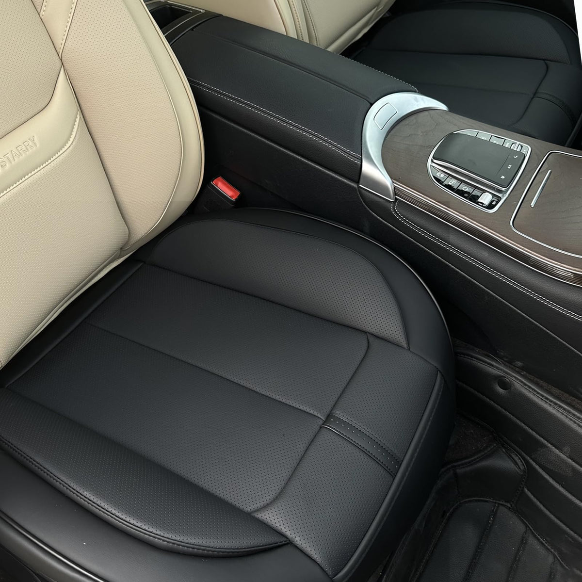 HOMOSTARRY packaging showing the two black front seat bottom covers and contents