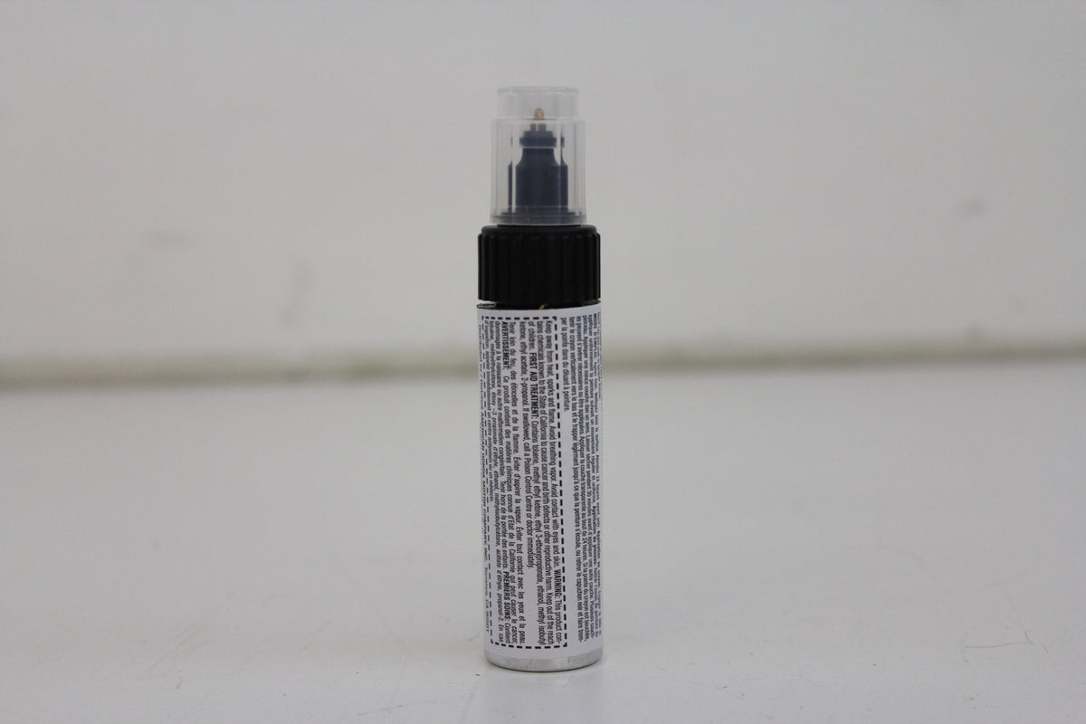 Honda pen tip applying paint to a small scratch, demonstrating precise coverage