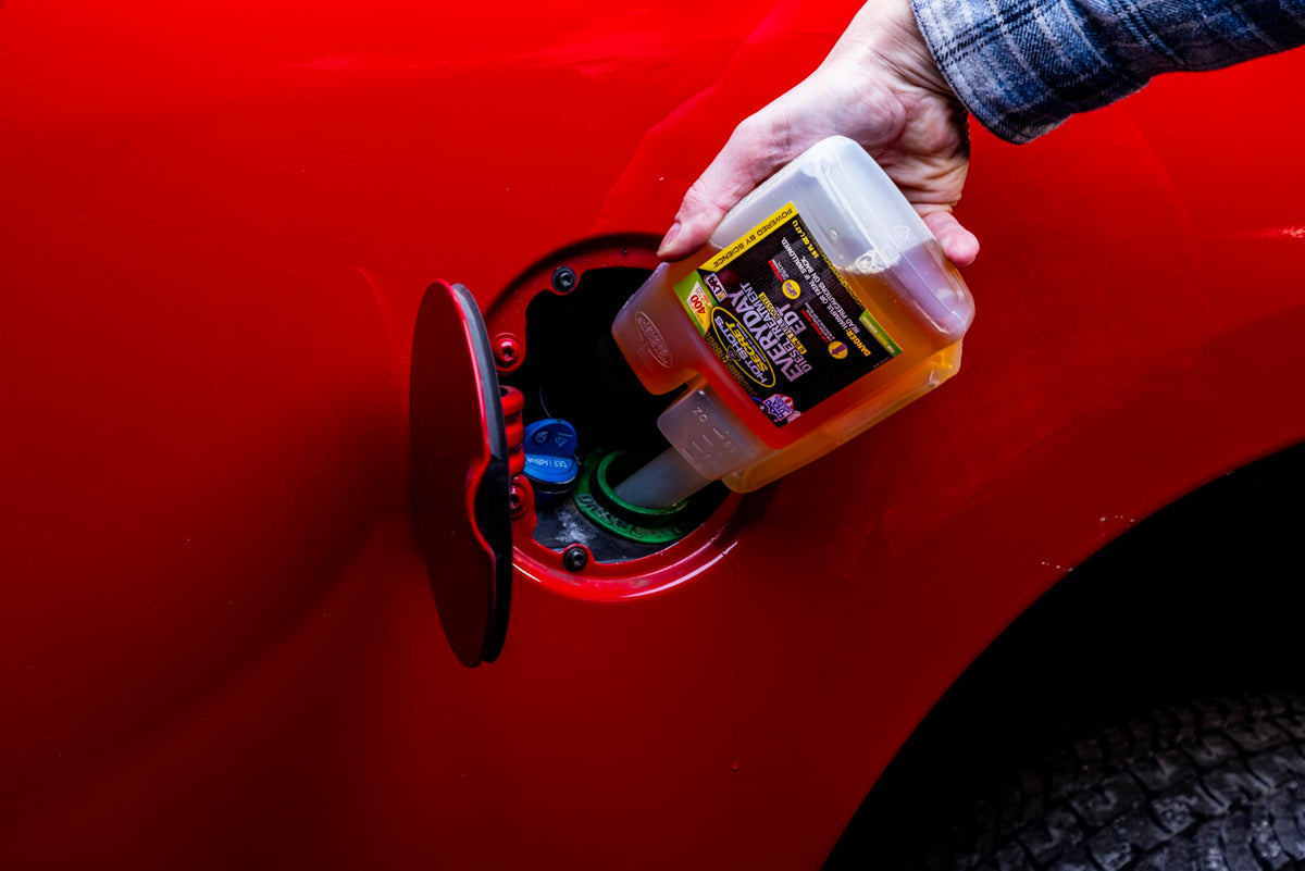 Hot Shot's Secret illustration of cleaner injectors promoting improved performance