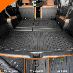 HOUCLEMIC installed in Grand Highlander trunk protecting cargo and carpet
