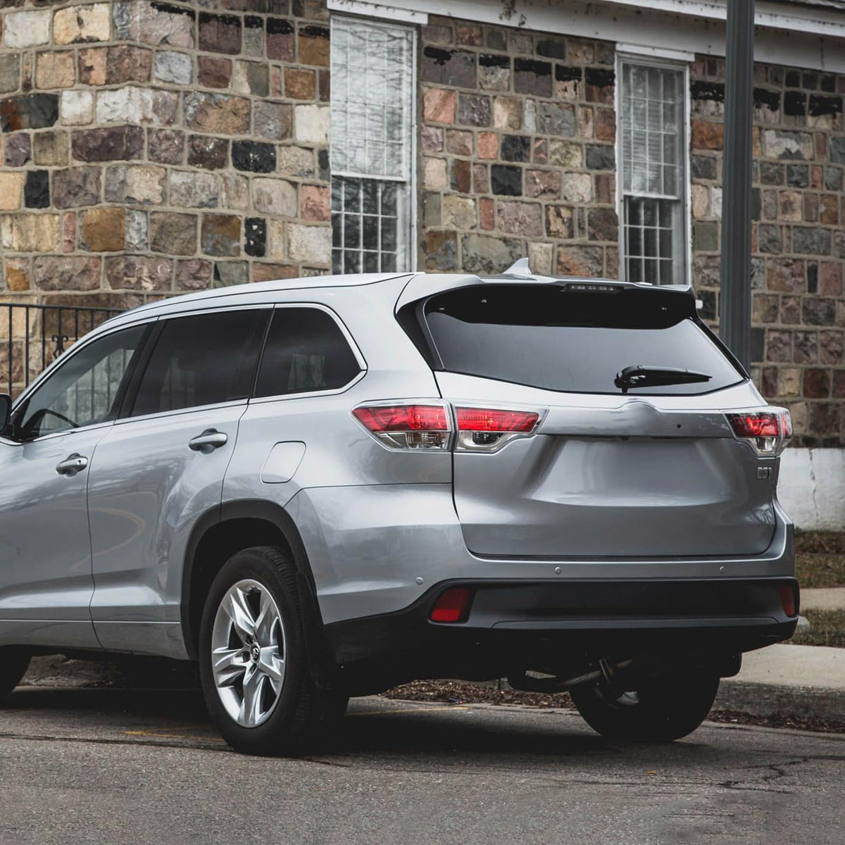 Huray left tail light installed on Toyota Highlander demonstrating restored rear appearance