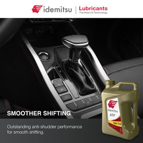 Idemitsu pour spout close-up showing easy pouring and spill reduction benefit