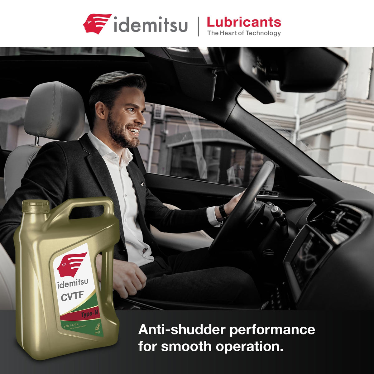 Idemitsu CVT Type N pour spout close-up ensuring clean, controlled topping