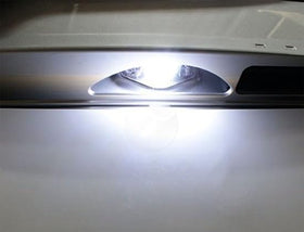 iJDMTOY side-by-side with incandescent showing brighter white output