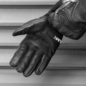 ILM DN01 label and stitching detail highlighting premium construction