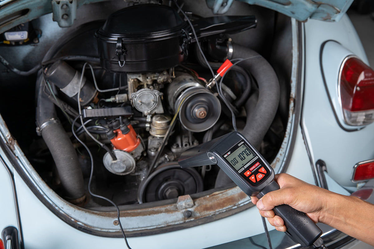 Innova 3568 split-screen LCD displaying tachometer and advance simultaneously