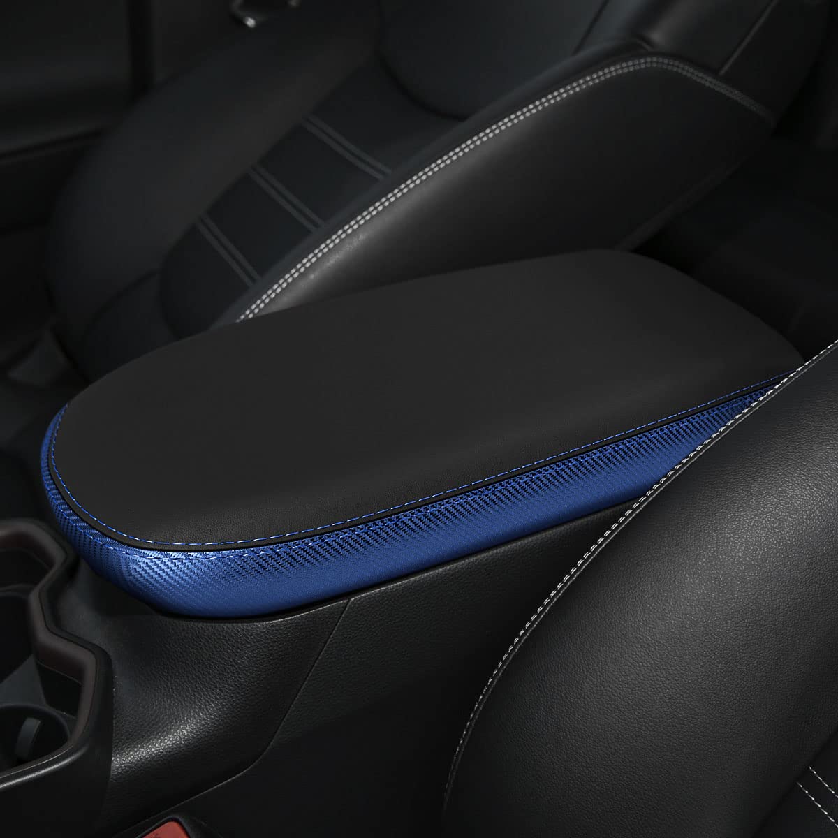 INTGET label and seam detail highlighting precise fit and long-lasting stitch