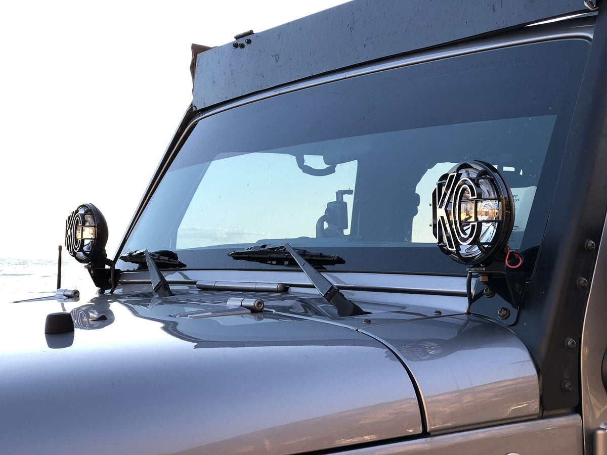 KC Apollo Pro two-axis mounting bracket showing easy aiming advantage