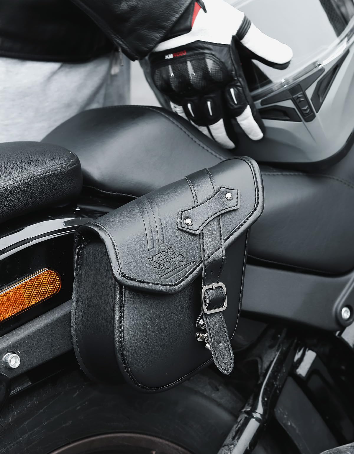 KEMIMOTO bag on rider during commute showing convenient carry benefit