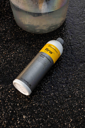 KOCHCHEMIE in a garage lifestyle scene highlighting professional results and convenience