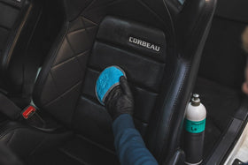 Gentle brushing of suede with KOCHCHEMIE Leather Star to restore nap and color