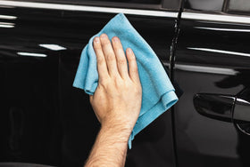 KOCHCHEMIE comparison before and after polishing showing defect removal and restored gloss benefit