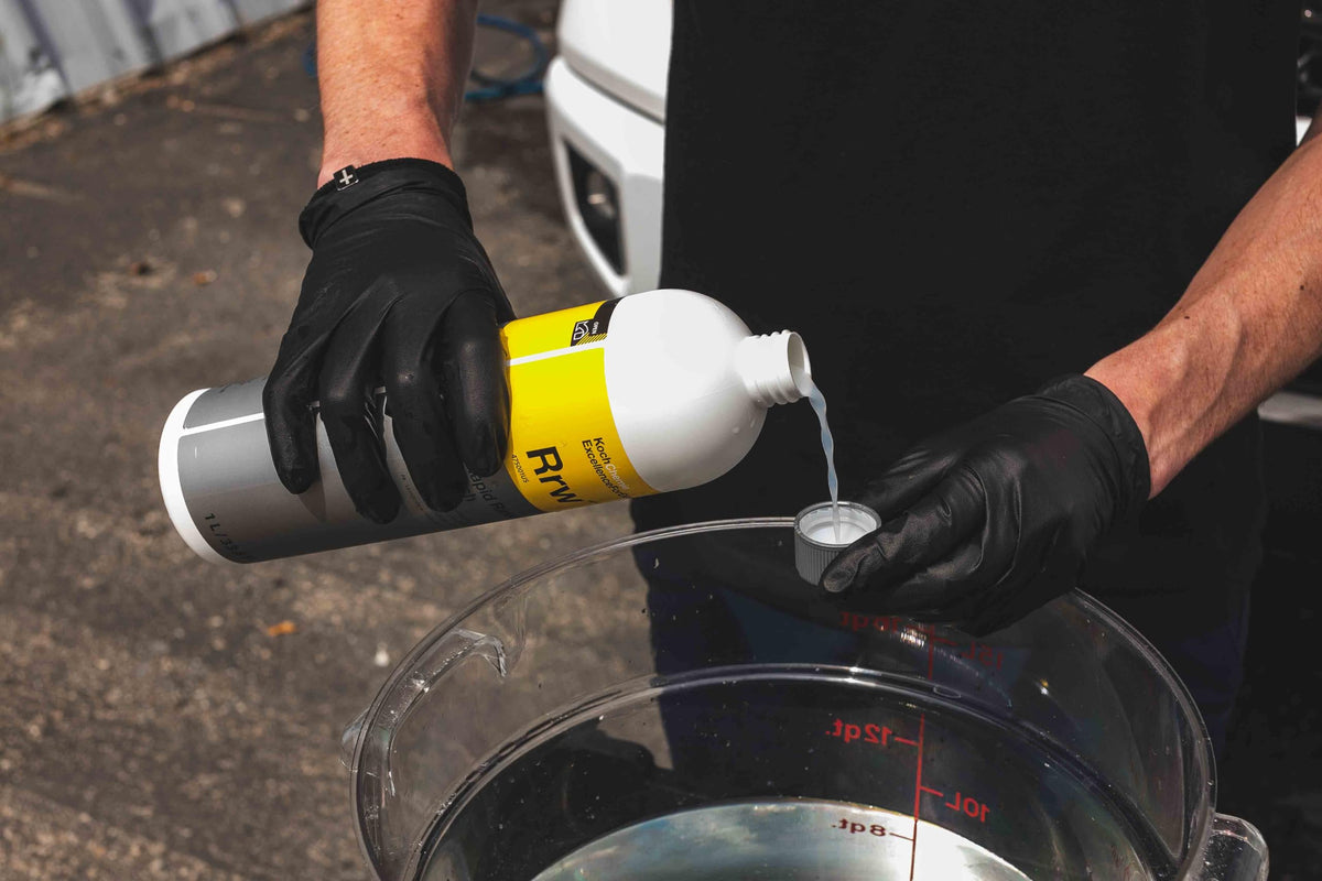 KOCHCHEMIE diluted solution close-up texture demonstrating gentle lubricity and clarity