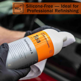 KOCHCHEMIE product with gloves and microfiber highlighting safe handling